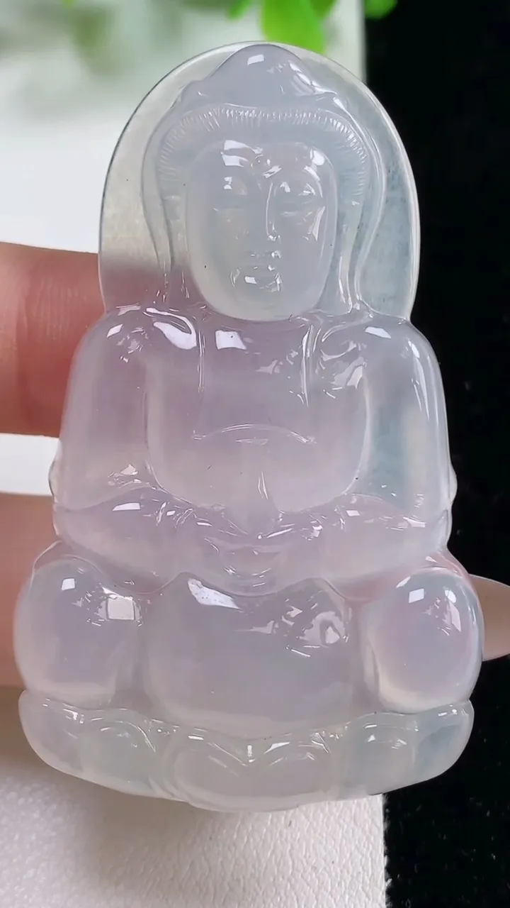 天然A货翡翠种白冰观音菩萨吊坠，尺寸58.3-35.8-5.6，重量:19.27g
11月6日