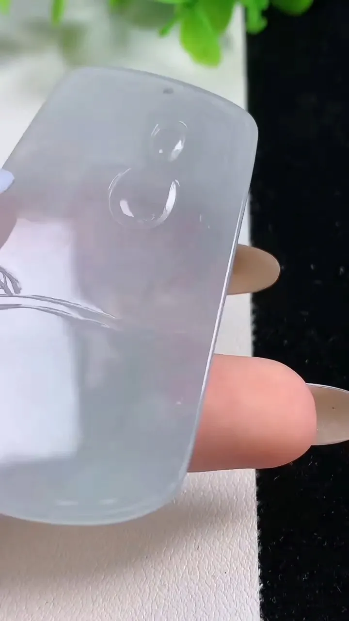 天然A货翡翠大日如来吊坠，尺寸61.2-35.4-5.3，重量:25.91g
11月6日