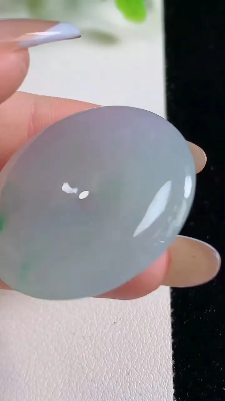 天然A货翡翠平安扣吊坠，尺寸34.3-5.3，重量:13.68g
11月6日