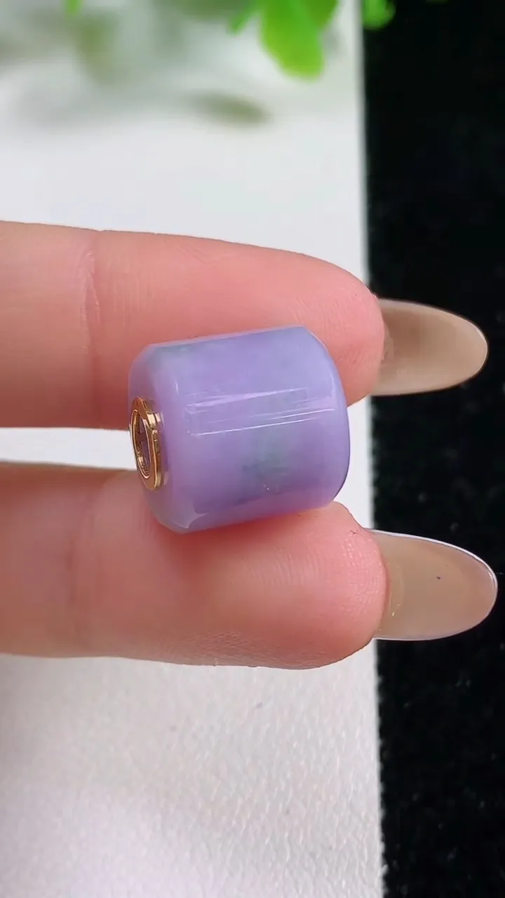 天然A货翡翠种紫罗兰 飘花路路通吊坠，尺寸13.3-13.3，重量:5.30g
11月6日