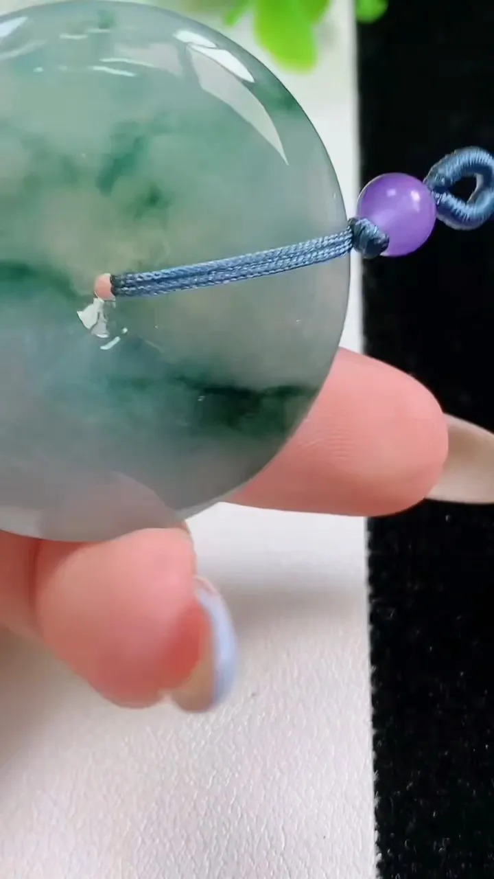 天然A货翡翠冰种飘花平安扣吊坠，尺寸39.2-5.3，重量18.29g
11月6日