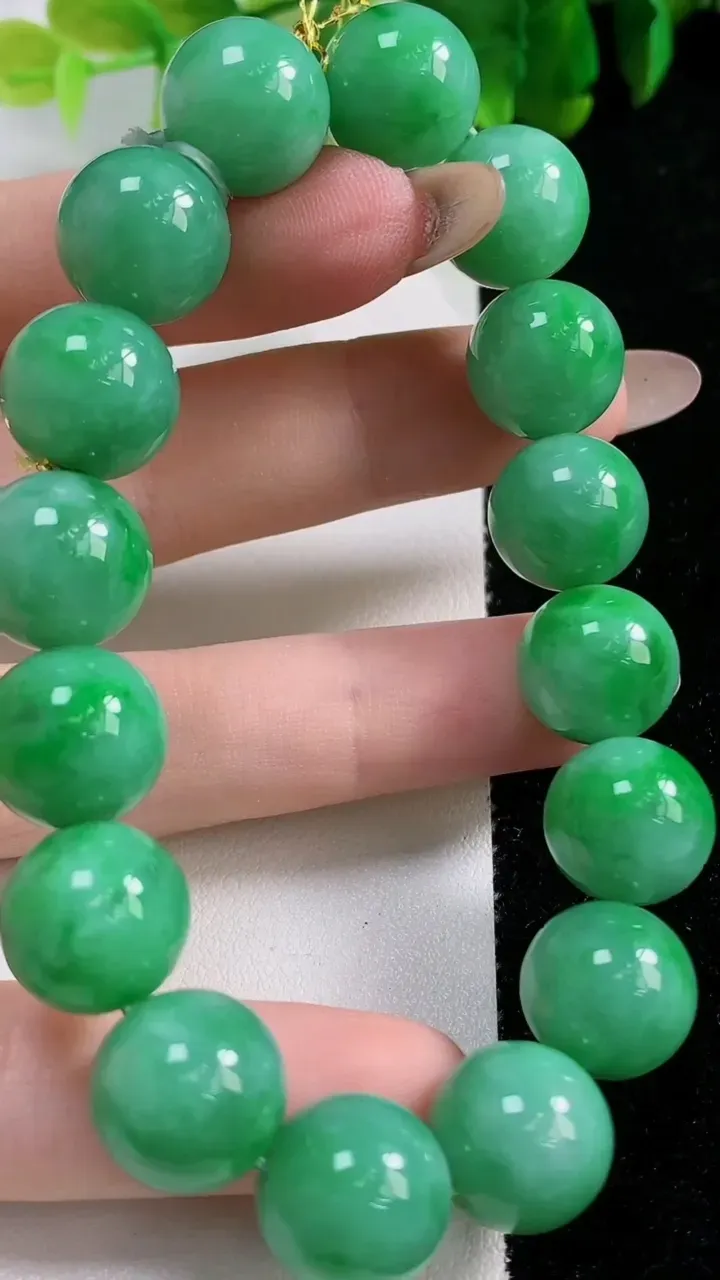 天然A货翡翠圆珠手串16颗，尺寸12.6，重量:55.00g11月6日
工厂直销收藏佳品,种好水足，