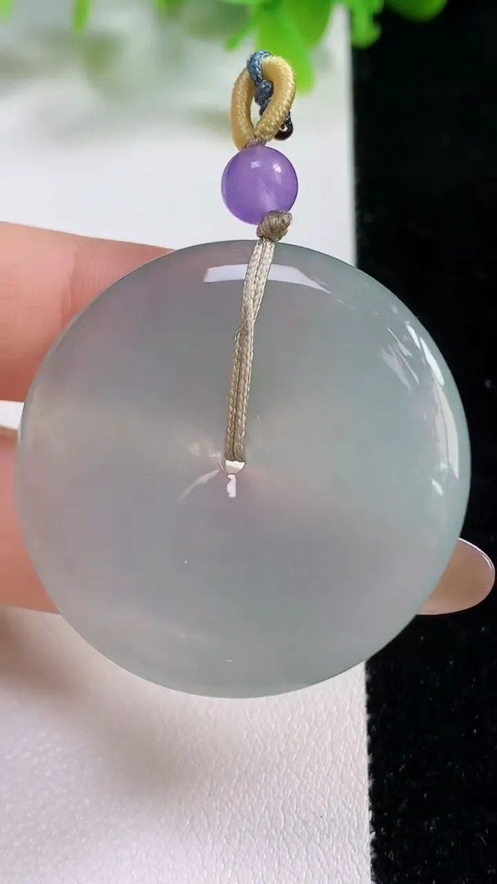 天然A货翡翠平安扣吊坠，尺寸37.5-5.2，重量:16.34g
11月6日