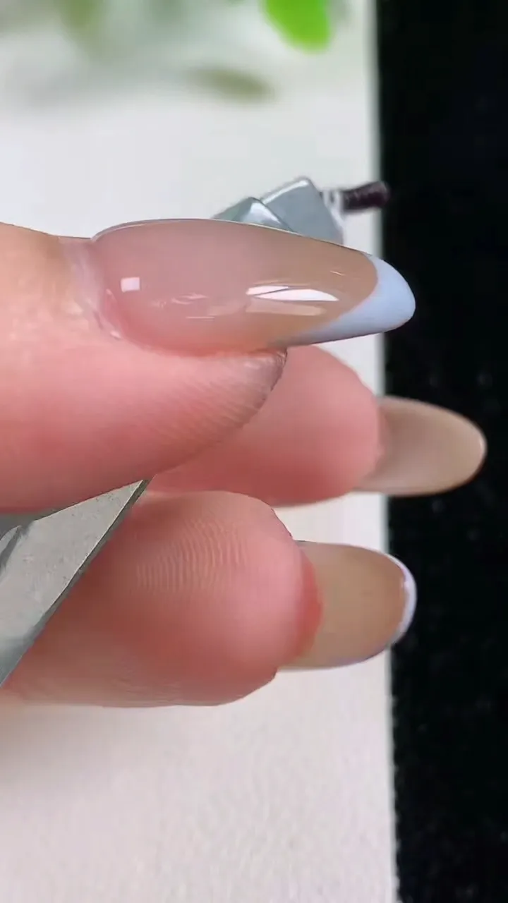 天然A货翡翠冰种飘花无事牌吊坠，尺寸37.5-20-5.8，重量:14.50g
11月6日