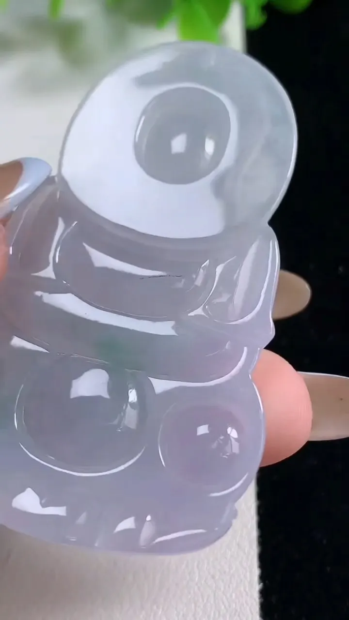 天然A货翡翠种春带彩 紫罗兰正装观音菩萨吊坠，尺寸63-38.2-6，重量:23.70g
11月6日