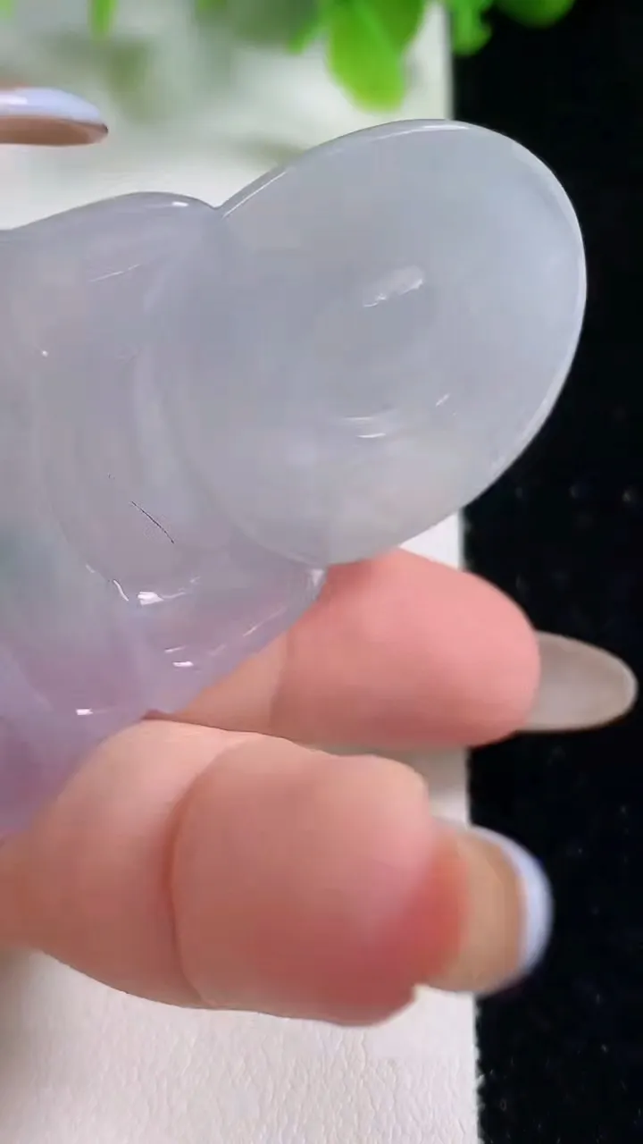 天然A货翡翠种春带彩 紫罗兰正装观音菩萨吊坠，尺寸63-38.2-6，重量:23.70g
11月6日