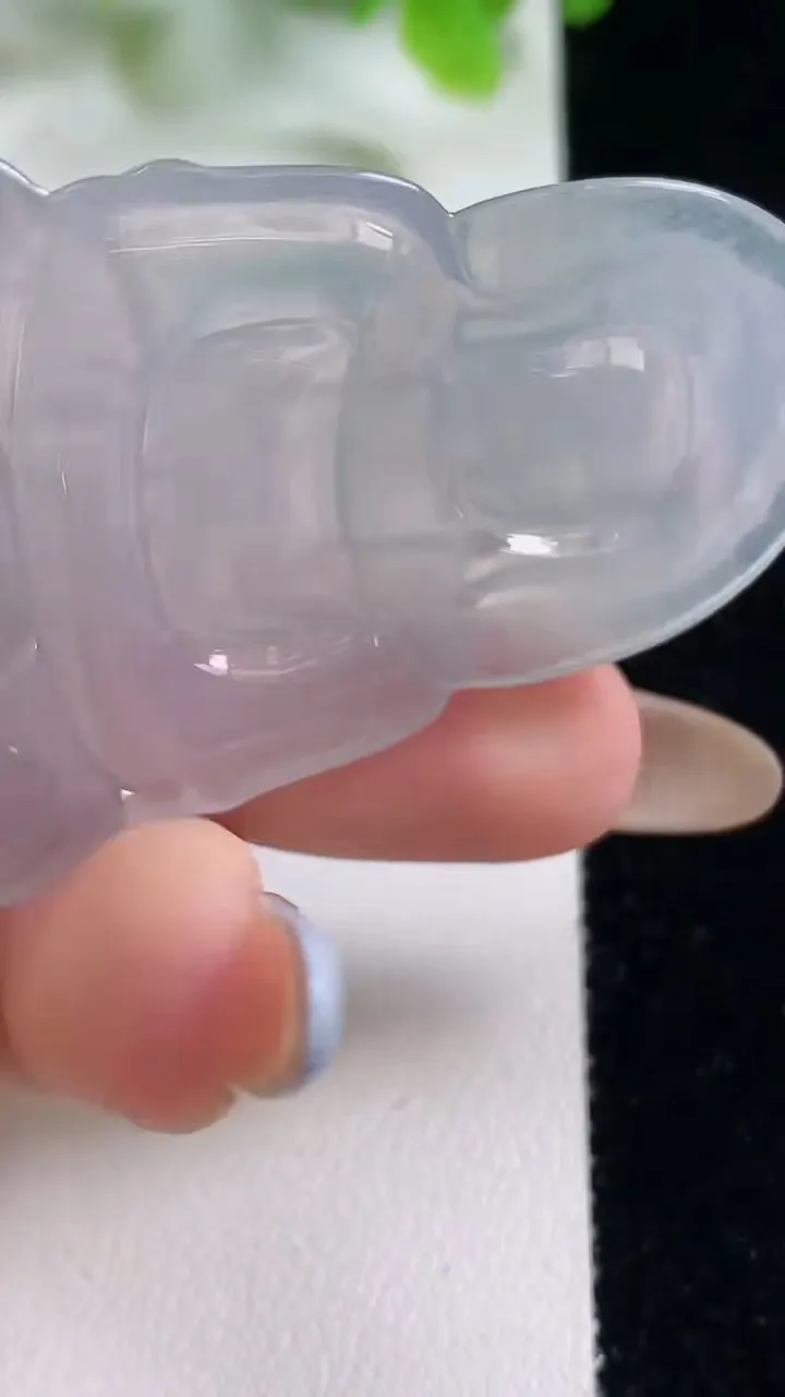 天然A货翡翠种白冰观音菩萨吊坠，尺寸58.3-35.8-5.6，重量:19.27g
11月6日