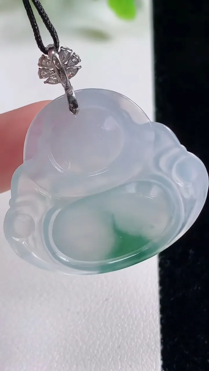 天然A货翡翠种飘花佛公吊坠，尺寸30.3-33.9-5.9，重量:9.31g
11月6日