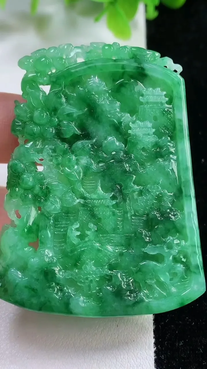 天然A货翡翠山水牌吊坠，尺寸57.6-43.2-5，重量:27.52g
11月6日