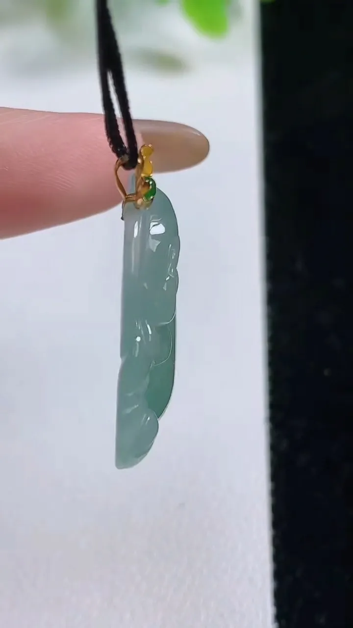 天然A货翡翠佛公吊坠，尺寸24.7-29-5，重量:5.20g
11月6日