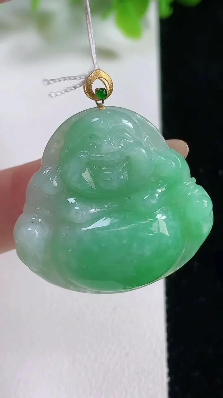天然A货翡翠佛公吊坠，尺寸29.8-31.8-6.4，重量:8.41g
11月6日