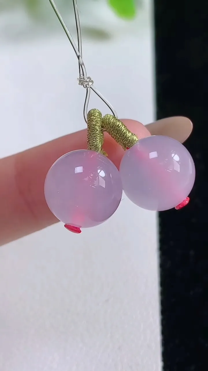 天然A货翡翠冰种粉紫罗兰圆珠吊坠一对，尺寸11.3，重量:5.32g
11月6日