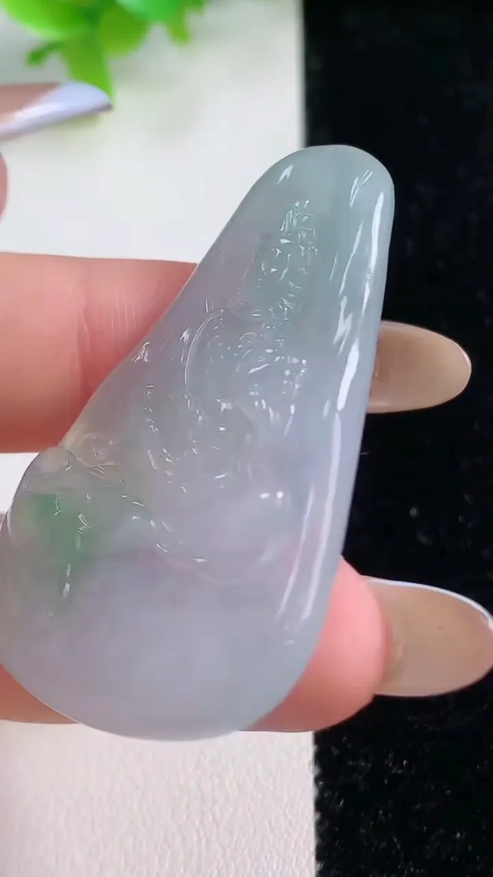 天然A货翡翠大势至观音菩萨吊坠，尺寸46.2-27.5-4，重量:11.38g
11月6日