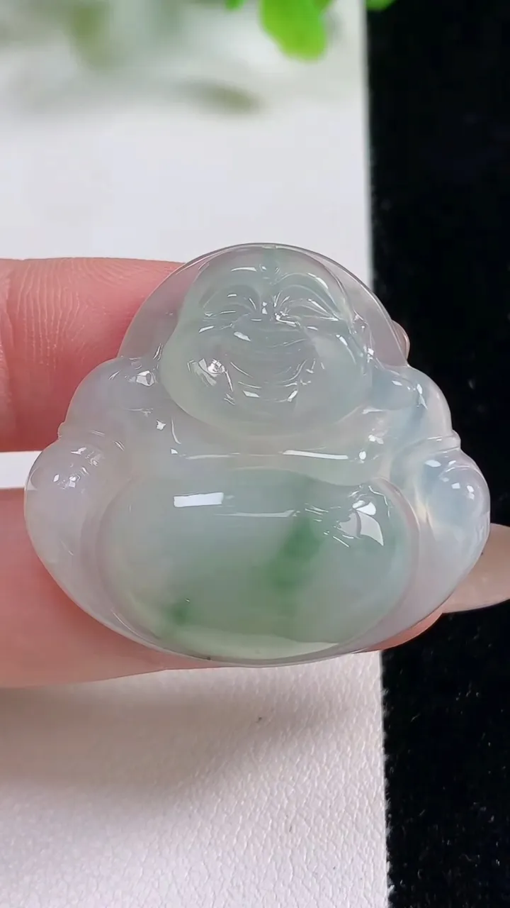 天然A货翡翠种飘花佛公吊坠，尺寸32-35.2-6.6，重量:10.74g
11月6日