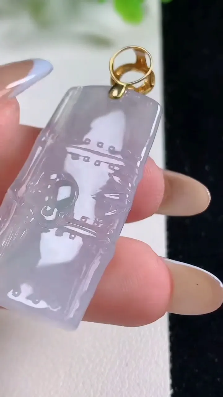 天然A货翡翠节节高升 竹节吊坠，尺寸40-18-6.5，重量:12.00g
11月6日