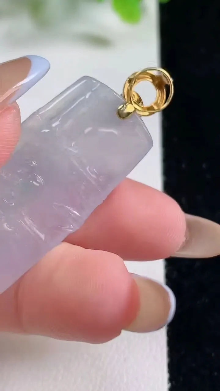 天然A货翡翠节节高升 竹节吊坠，尺寸40-18-6.5，重量:12.00g
11月6日