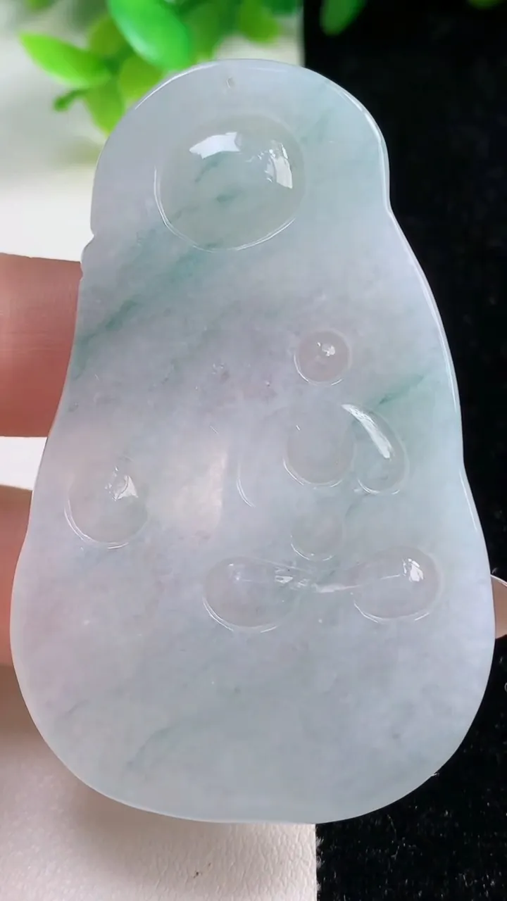 天然A货翡翠冰种飘花普贤菩萨吊坠，尺寸63-40.2-5.3，重量:28.07g
11月7日