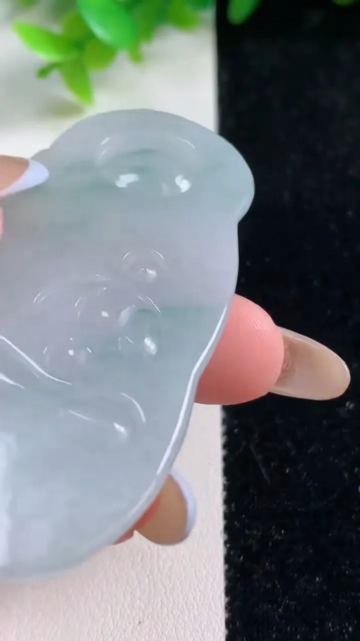 天然A货翡翠冰种飘花普贤菩萨吊坠，尺寸63-40.2-5.3，重量:28.07g
11月7日