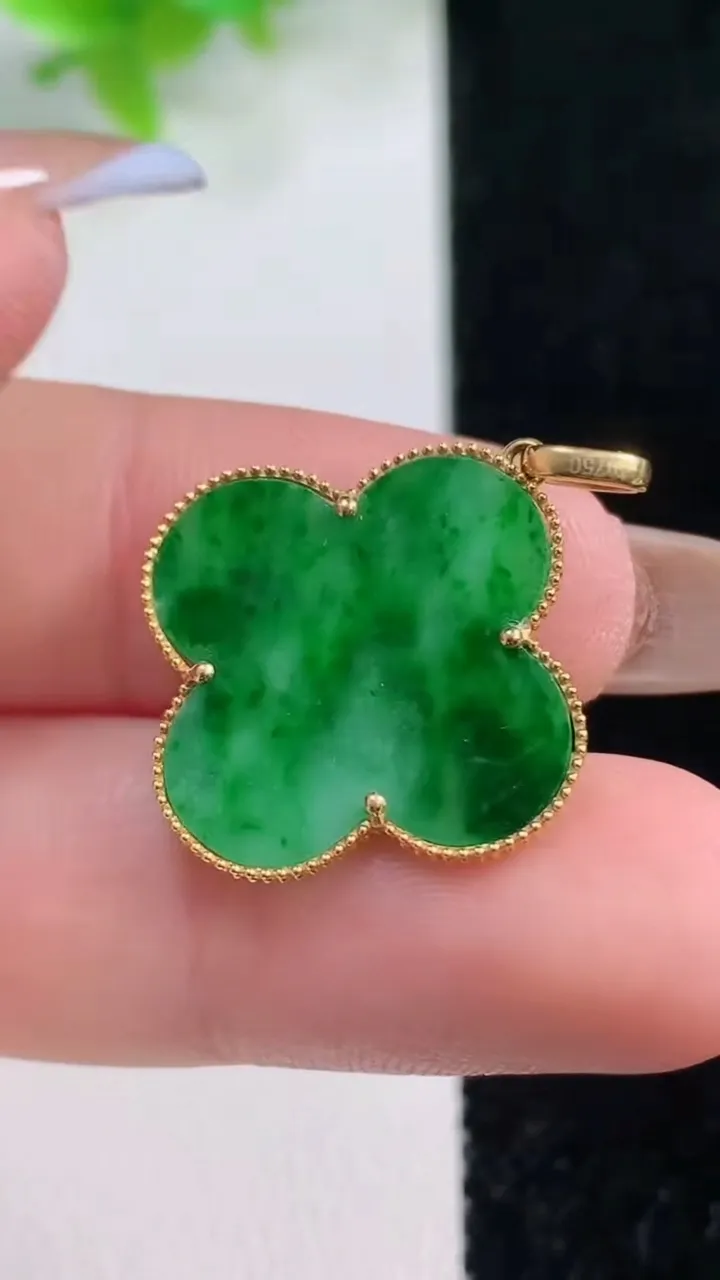 天然A货翡翠四叶草吊坠，尺寸21.2-17.3-1.1，重量:1.57g
11月7日
