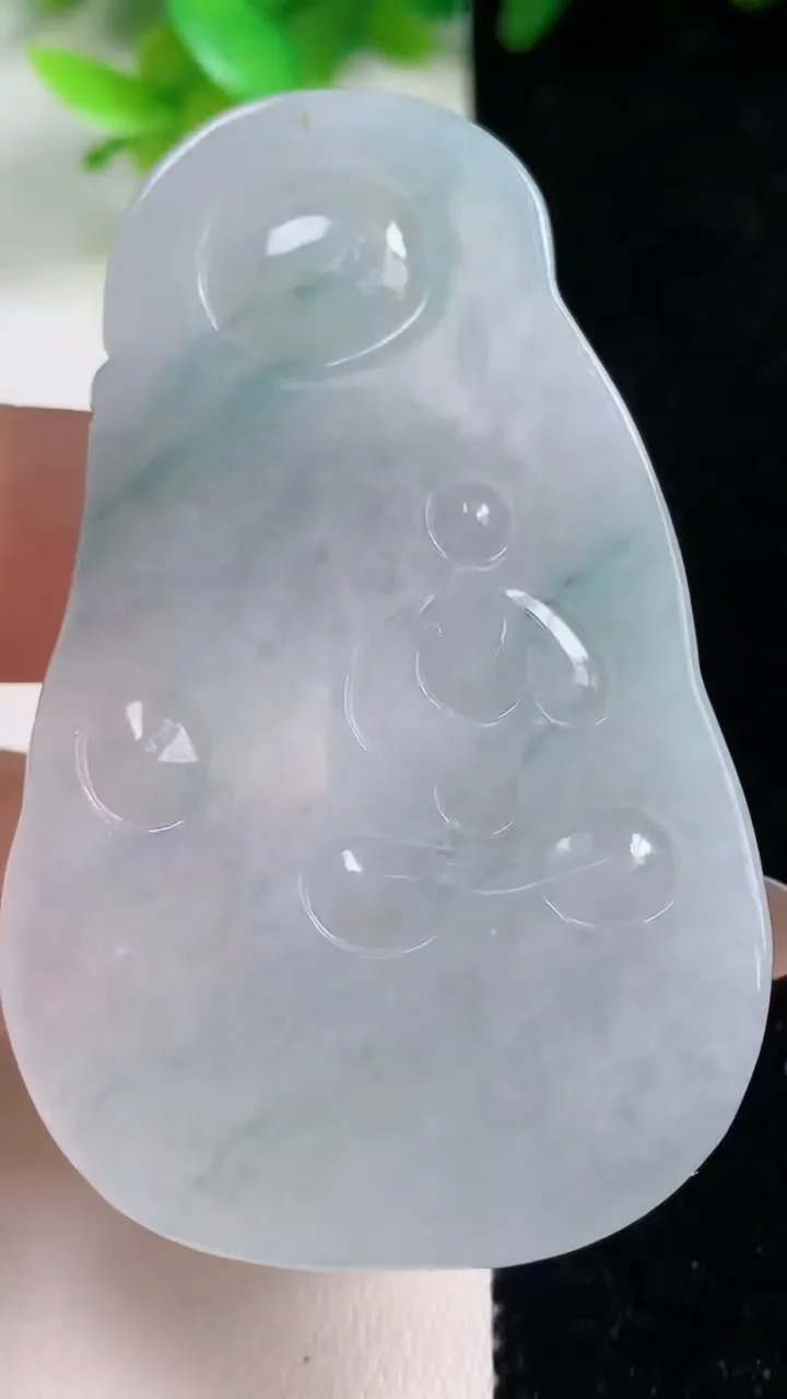 天然A货翡翠冰种飘花普贤菩萨吊坠，尺寸63-40.2-5.3，重量:28.07g
11月7日