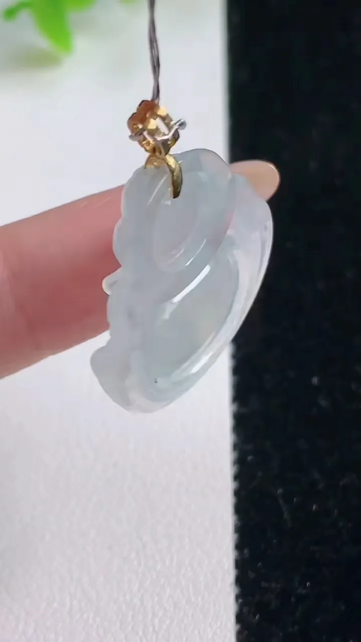 天然A货翡翠种飘花佛公吊坠，尺寸23.4-25-4.9，重量:4.33g
11月7日