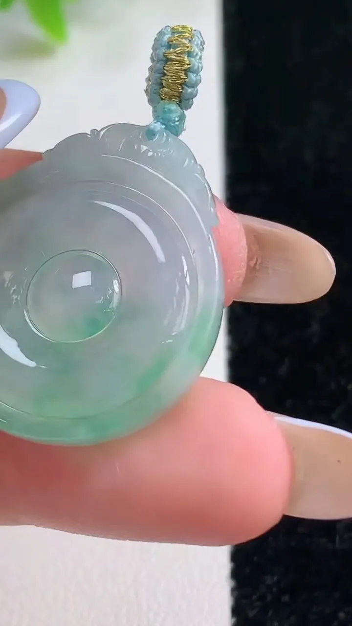 天然A货翡翠福贝吊坠，尺寸28.3-24.6-3.5，重量:4.06g
11月7日