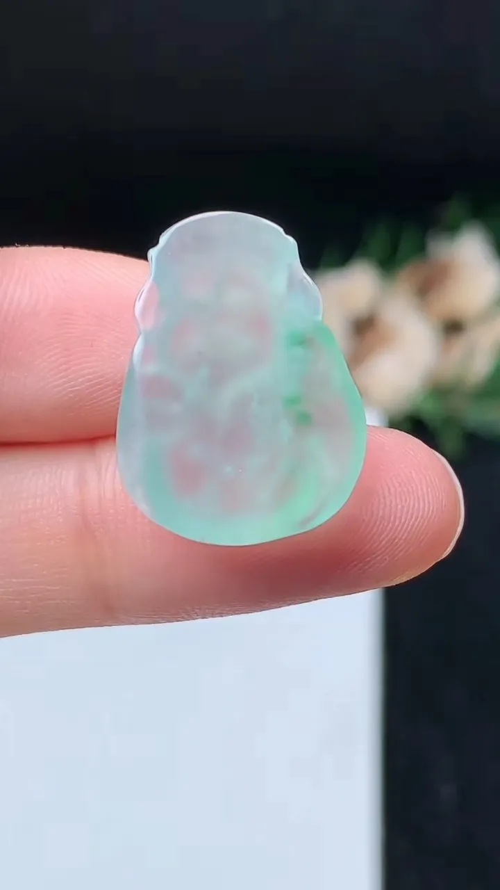 天然A货翡翠财神爷镶嵌件，尺寸22-16.2-4.8，重量:3.00g
11月7日