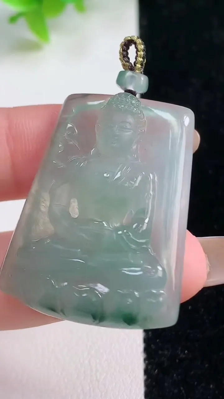 天然A货翡翠冰种飘花大日如来吊坠，尺寸35.8-27-5.6，重量:10.17g
11月7日