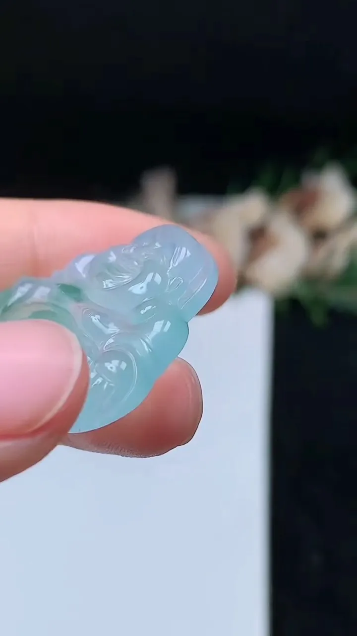 天然A货翡翠佛公镶嵌件，尺寸25-30.9-6，重量:7.70g
11月7日