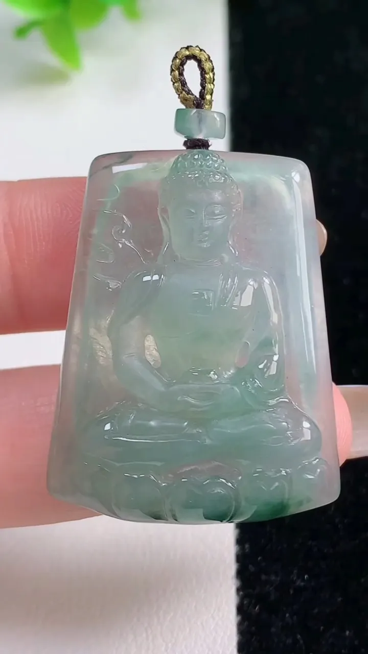 天然A货翡翠冰种飘花大日如来吊坠，尺寸35.8-27-5.6，重量:10.17g
11月7日
