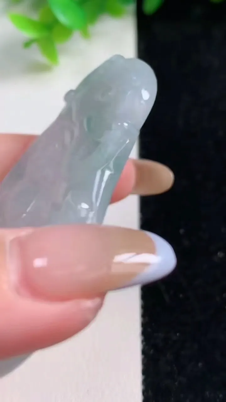 天然A货翡翠冰种飘花普贤菩萨吊坠，尺寸63-40.2-5.3，重量:28.07g
11月7日