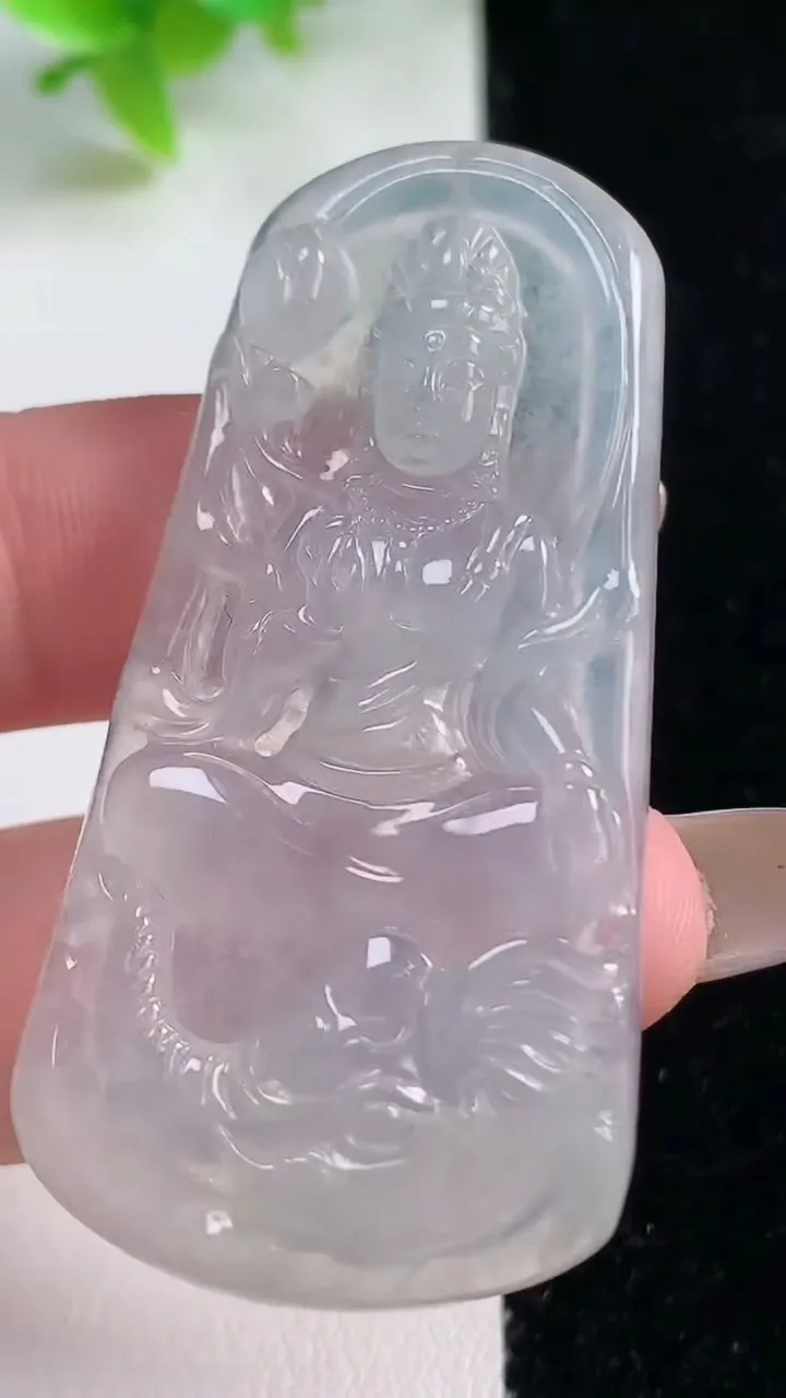 天然A货翡翠普贤菩萨吊坠，尺寸53-26.3-5.6，重量:15.50g
11月7日