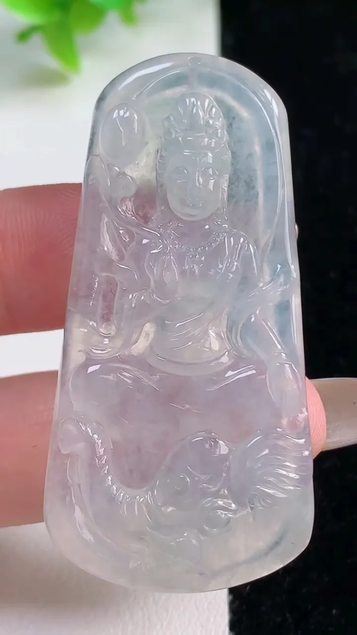 天然A货翡翠普贤菩萨吊坠，尺寸53-26.3-5.6，重量:15.50g
11月7日