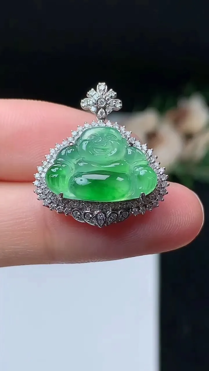 天然A货翡翠佛公吊坠，尺寸22.9-20.6-7.8，裸石11.3-16.4，重量:3.37g
11