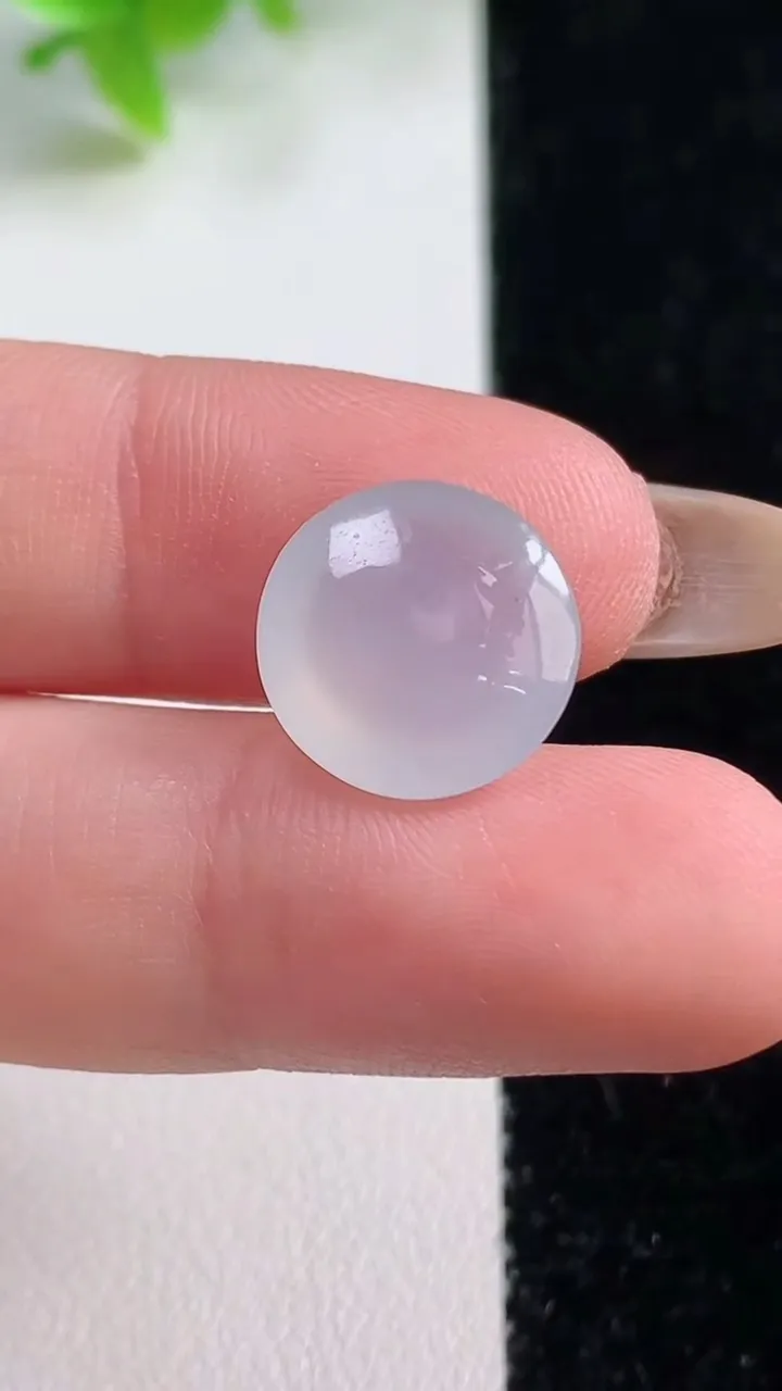 天然A货翡翠蛋面戒面镶嵌件，尺寸13-6，重量:1.68g
11月7日