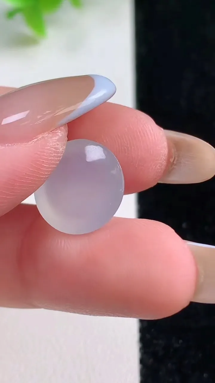 天然A货翡翠蛋面戒面镶嵌件，尺寸13-6，重量:1.68g
11月7日