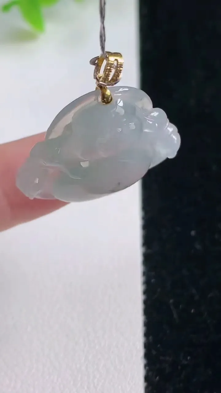 天然A货翡翠种飘花佛公吊坠，尺寸23.4-25-4.9，重量:4.33g
11月7日