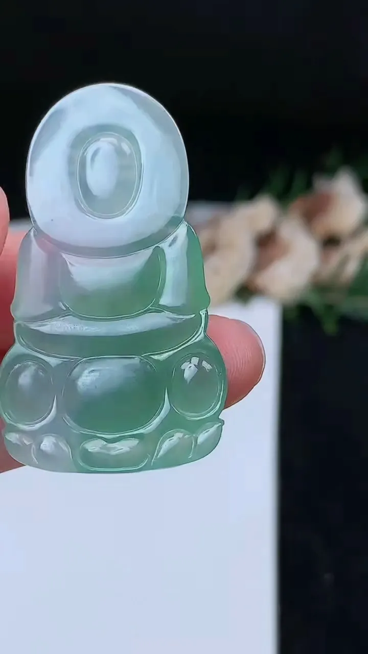 天然A货翡翠观音菩萨吊坠，尺寸43.4-24.7-4.5，重量:8.79g
11月7日