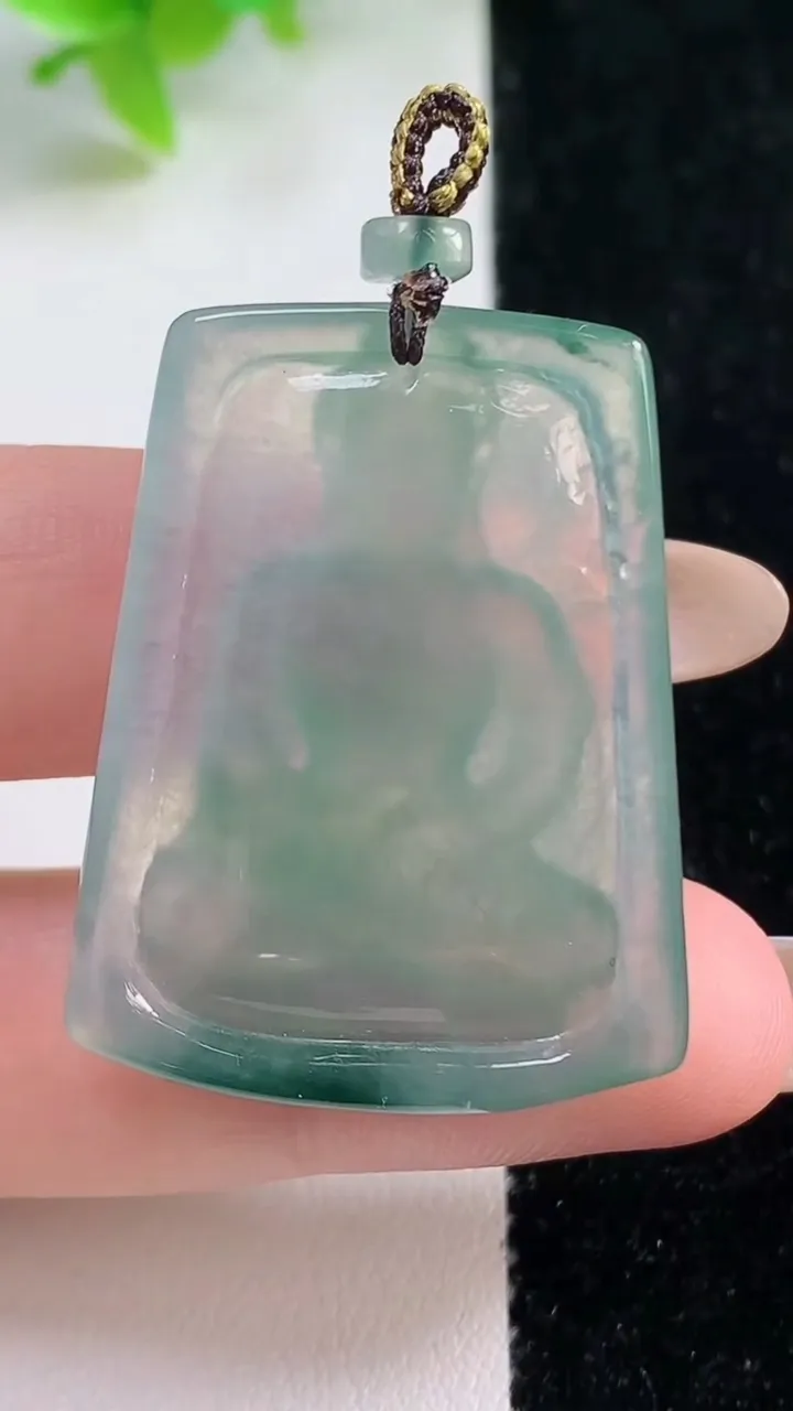 天然A货翡翠冰种飘花大日如来吊坠，尺寸35.8-27-5.6，重量:10.17g
11月7日