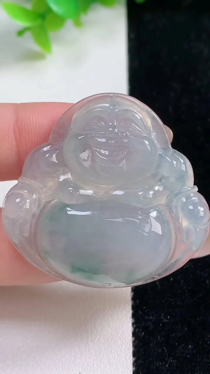 天然A货翡翠冰种飘花佛公吊坠，尺寸376-40-6.4，重量:14.17g
11月7日