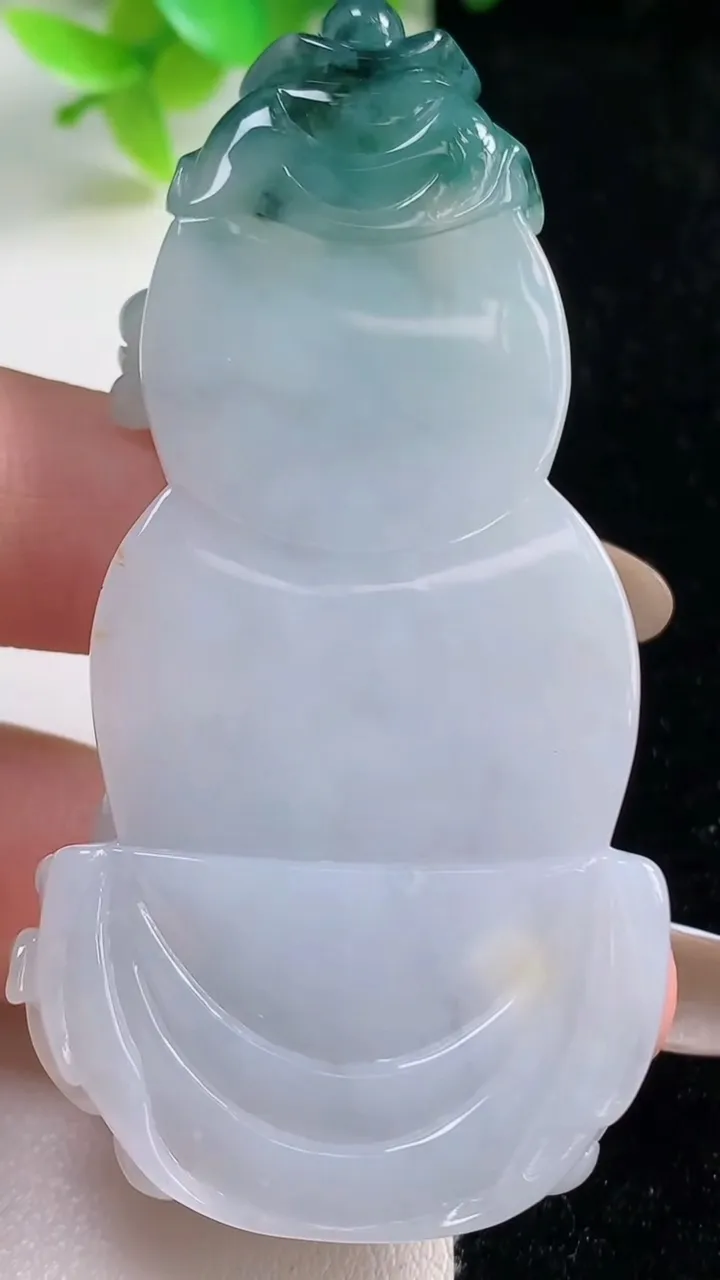 天然A货翡翠双彩飘花大势至观音菩萨吊坠，尺寸70.6-36.3-10.5，重量:40.69g
11月7日