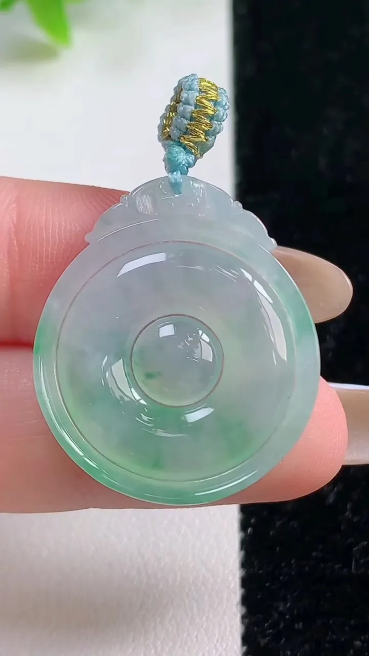 天然A货翡翠福贝吊坠，尺寸28.3-24.6-3.5，重量:4.06g
11月7日