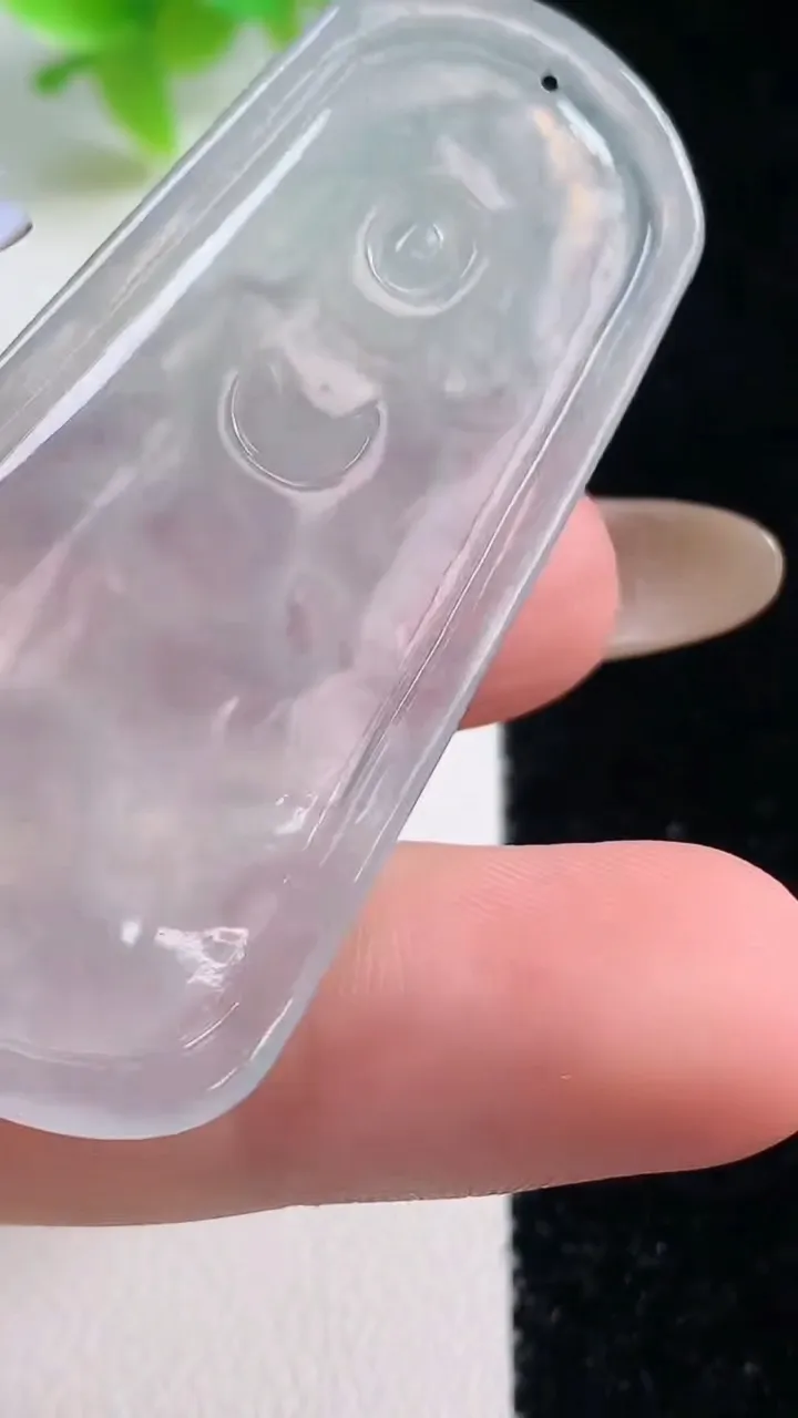 天然A货翡翠普贤菩萨吊坠，尺寸53-26.3-5.6，重量:15.50g
11月7日