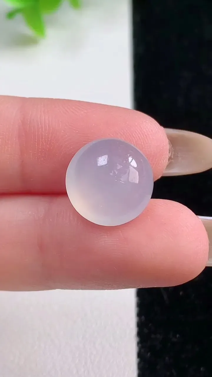 天然A货翡翠蛋面戒面镶嵌件，尺寸13-6，重量:1.68g
11月7日