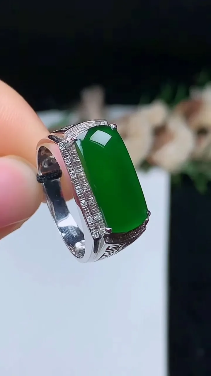 天然A货翡翠马鞍戒指，尺寸19-15.9-7.2，重量:4.54g2025年11月7日
工厂直销收藏