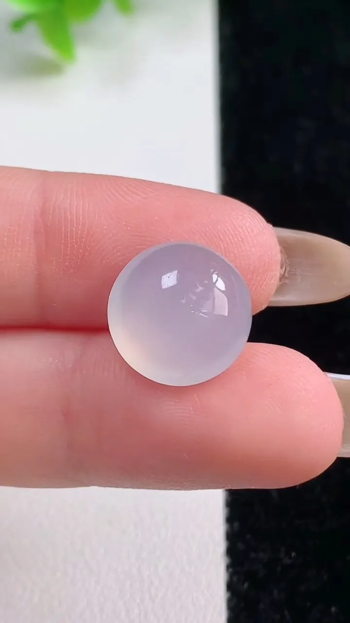 天然A货翡翠蛋面戒面镶嵌件，尺寸13-6，重量:1.68g
11月7日