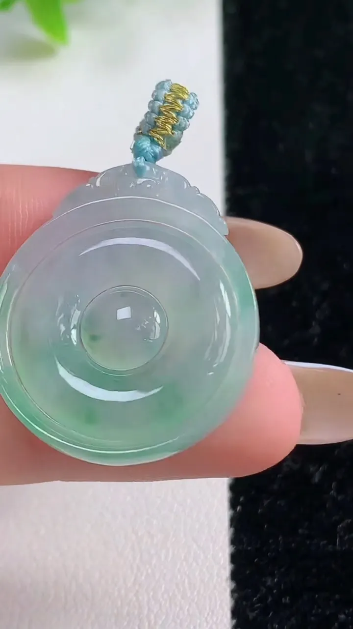 天然A货翡翠福贝吊坠，尺寸28.3-24.6-3.5，重量:4.06g
11月7日