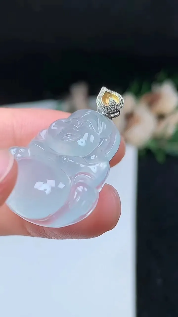 天然A货翡翠白冰佛公吊坠，尺寸25-29.3-6.2，重量:7.20g
11月7日