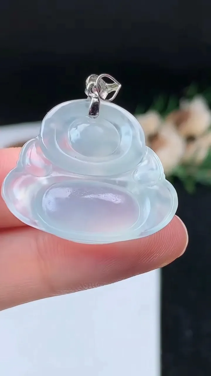 天然A货翡翠白冰佛公吊坠，尺寸25-29.3-6.2，重量:7.20g
11月7日