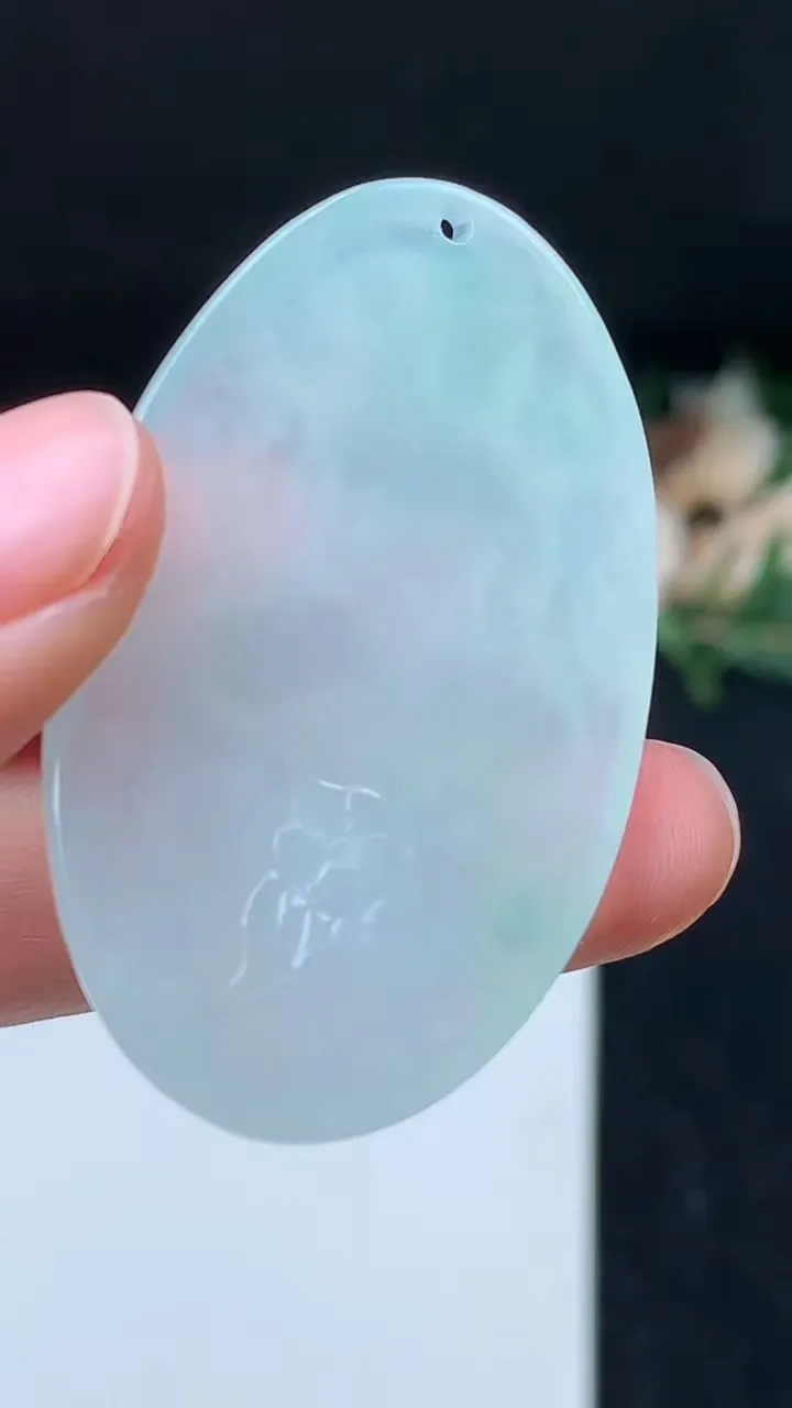 天然A货翡翠观音菩萨吊坠，尺寸47.4-27.5-5.2，重量:14.18g
11月8日